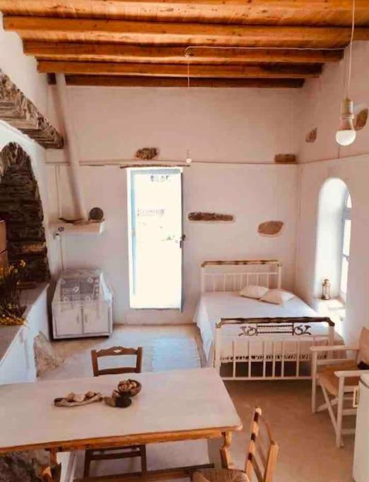 Apartmán Naxos Mountain Retreat - Tiny House Build On Rock Koronos Exteriér fotografie